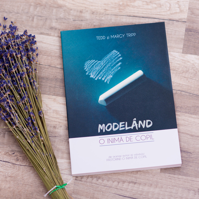 Modelând o inimă de copil